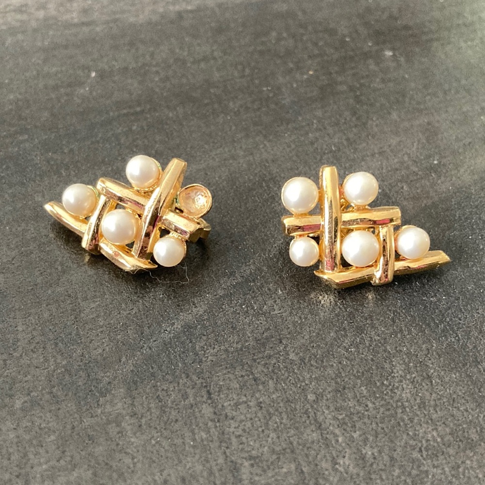 Vintage Trifari faux pearl gold tone metal clip on earrings